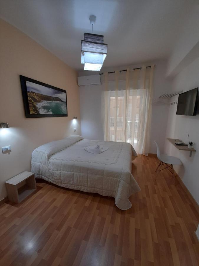 Milazzo: La Porta Delle Eolie Bed and Breakfast Rum bild